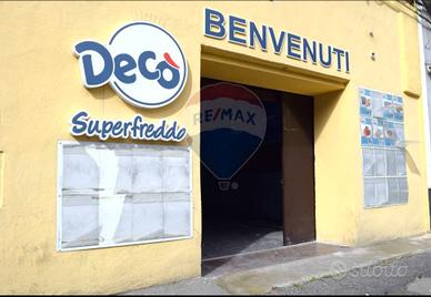Locale commerciale 128 mq Napoli