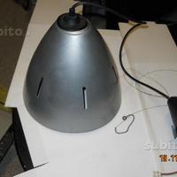 Lampada particolare una luce acciaio