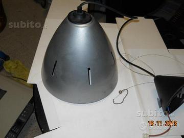 Lampada particolare una luce acciaio