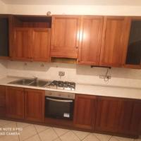 mobile di cucina con elettrodomestici