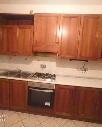 mobile di cucina con elettrodomestici