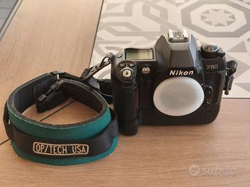 Nikon F80 solo corpo con MB 16