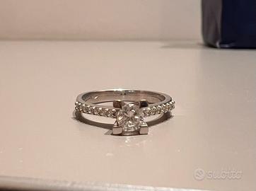 Anello diamante 0,30ct oro bianco 18kt certificato