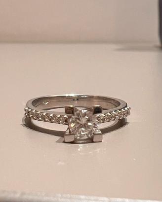 Anello diamante 0,30ct oro bianco 18kt certificato