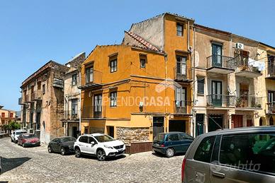 Palazzina indipendente su 3 livelli