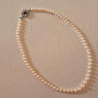 Collier perle, oro bianco, zaffiro e diamanti