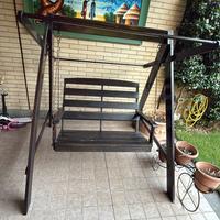 Dondolo da giardino in legno