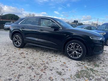 AUDI Q8 45 TDI quattro tiptronic Sport