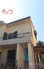 Villetta a schiera di 160 m² con più di 5 locali e