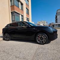 MASERATI GRECALE GT 300CV NERO METALLIZZATO