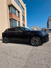 MASERATI GRECALE GT 300CV NERO METALLIZZATO