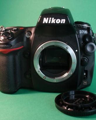 NIKON D700