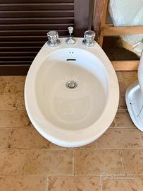 Bidet, wc, lavandino a colonna
