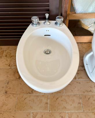 Bidet, wc, lavandino a colonna
