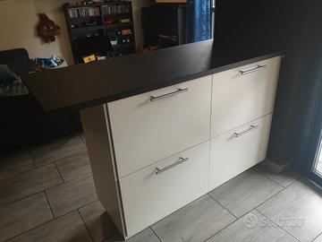 Isola per cucina +coppia di sgabelli 