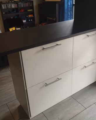 Isola per cucina +coppia di sgabelli 
