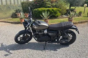 triumph street twin 900