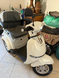 Scooter elettrico a tre ruote per anziani/disabili