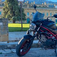 Suzuki SV 650 con dashcam integrata