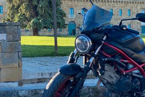 Suzuki SV 650 con dashcam integrata