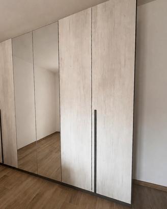 armadio 6 ante con 2 specchi + coppia di comodini