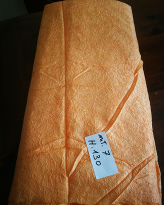 Scampolo tessuto crespato arancione