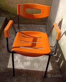 Sedia da estern arancione con braccioli