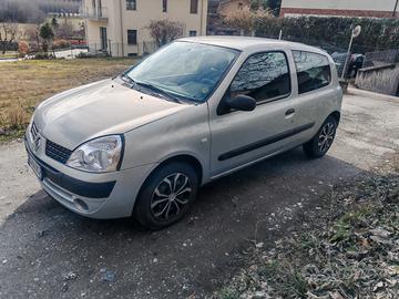 Renault Clio II 1.2 16v Benz. 