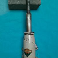 Sollevatore Idraulico Antico