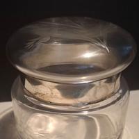scatola da toilette per cipria o cotone.