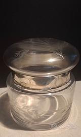 scatola da toilette per cipria o cotone.