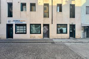 NEGOZIO A CASTELFRANCO VENETO