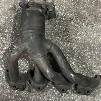 Collettore di scarico con catalizzatore integrato