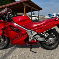 Honda VFR 750 F RC36