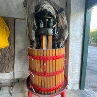 Torchio da vino a pressione