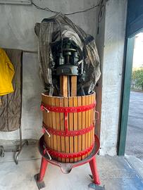 Torchio da vino a pressione