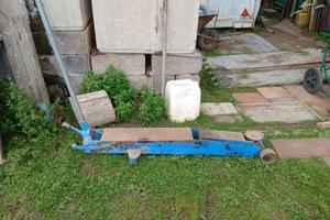 Sollevatore idraulico