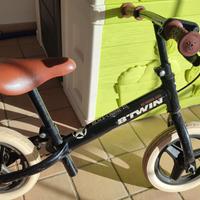 Bicicletta B Twin senza pedali