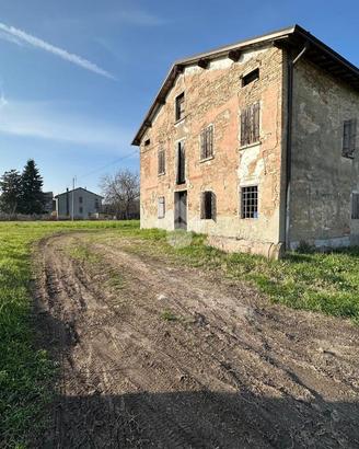 RUSTICO A CASTELNOVO DI SOTTO