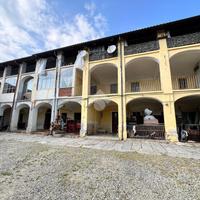 5 LOCALI A CASTELLAMONTE