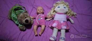 lotto bambole e cane peluche borsa