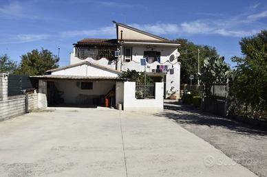 Villa di 208 m² con 5 locali e box auto doppio a E