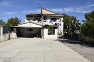 Villa di 208 m² con 5 locali e box auto doppio a E