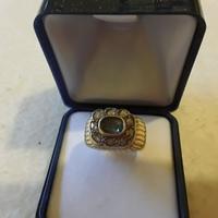 Anello con antica toppa in oro con acquamarina