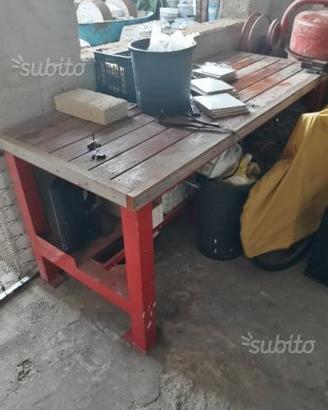 Banco da lavoro morsa in acciaio e attrezzi vari