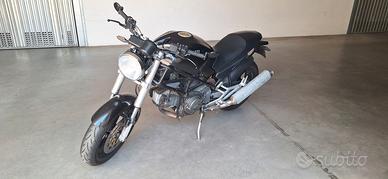 Ducati Monster 600 dark