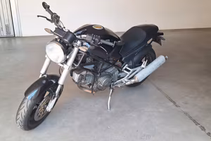 Ducati Monster 600 dark