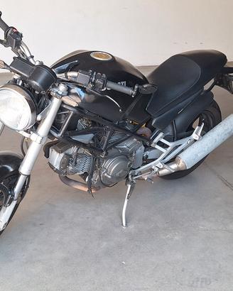 Ducati Monster 600 dark