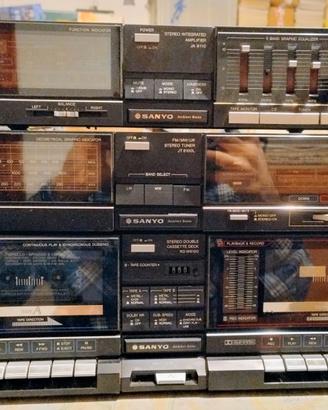 Sintoamplificatore Sanyo con casse e giradischi