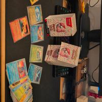 Lotto 123 Carte Pokémon 151 – Holo, Reverse, Comun